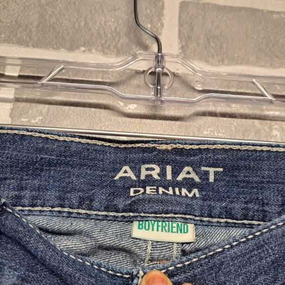 Ariat Denim Boyfriend Shorts Women's 32R Blue Embroidered Aztec Pockets Western - Picture 7 of 15